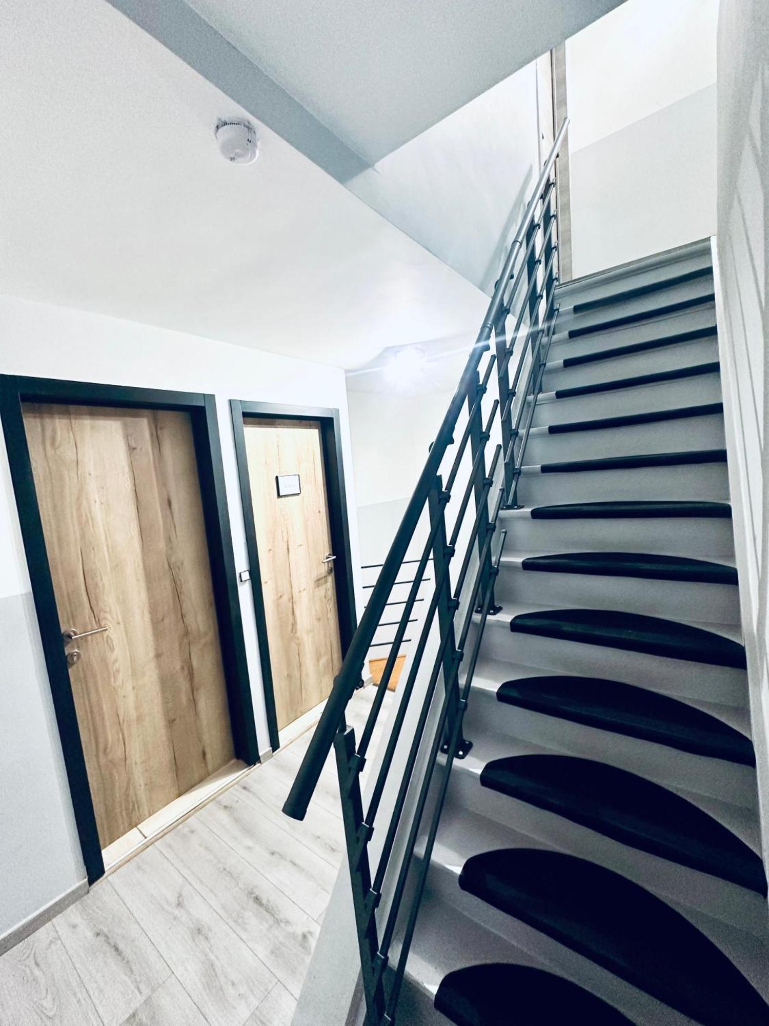 Chambre Et Sdd Privees Dans Une Maison Partagee Avec Des Residents 몽스 외부 사진