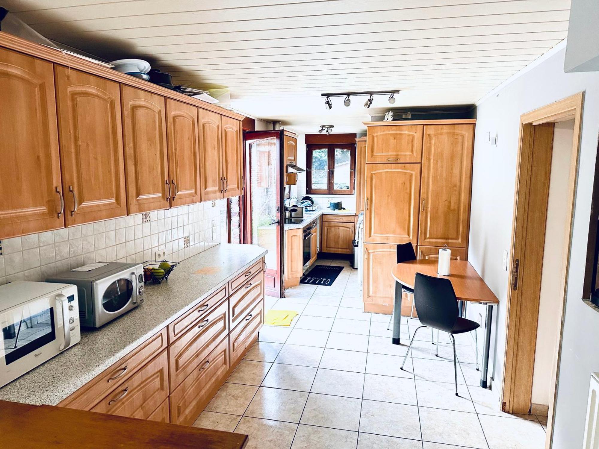 Chambre Et Sdd Privees Dans Une Maison Partagee Avec Des Residents 몽스 외부 사진